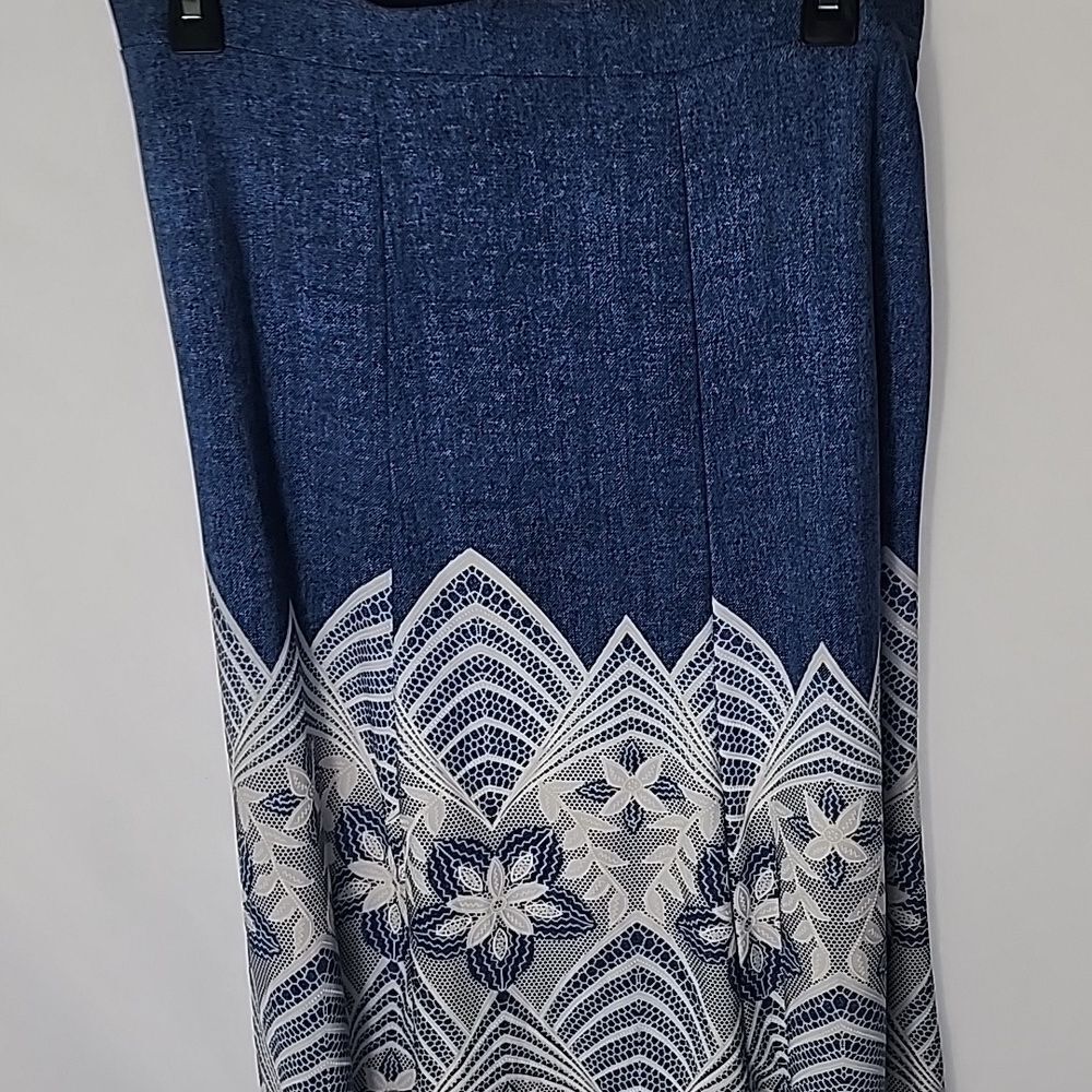 Textured Floral A~Line Skirt Size M - Picture 3 of 7